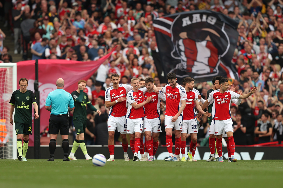 湖人浓眉哥篮下统治助力球队获胜