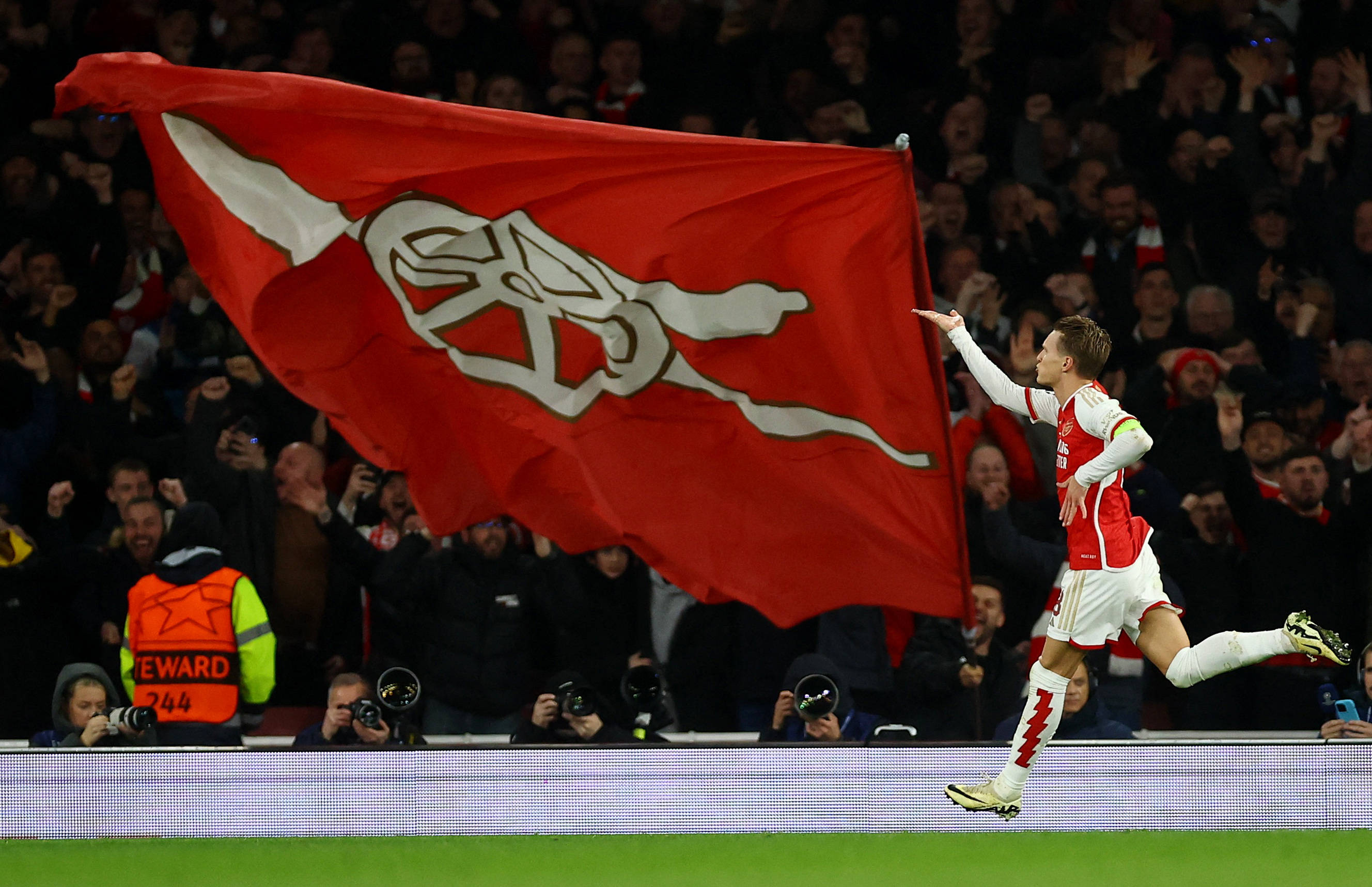 辽宁男篮三连胜王哲林状态火热